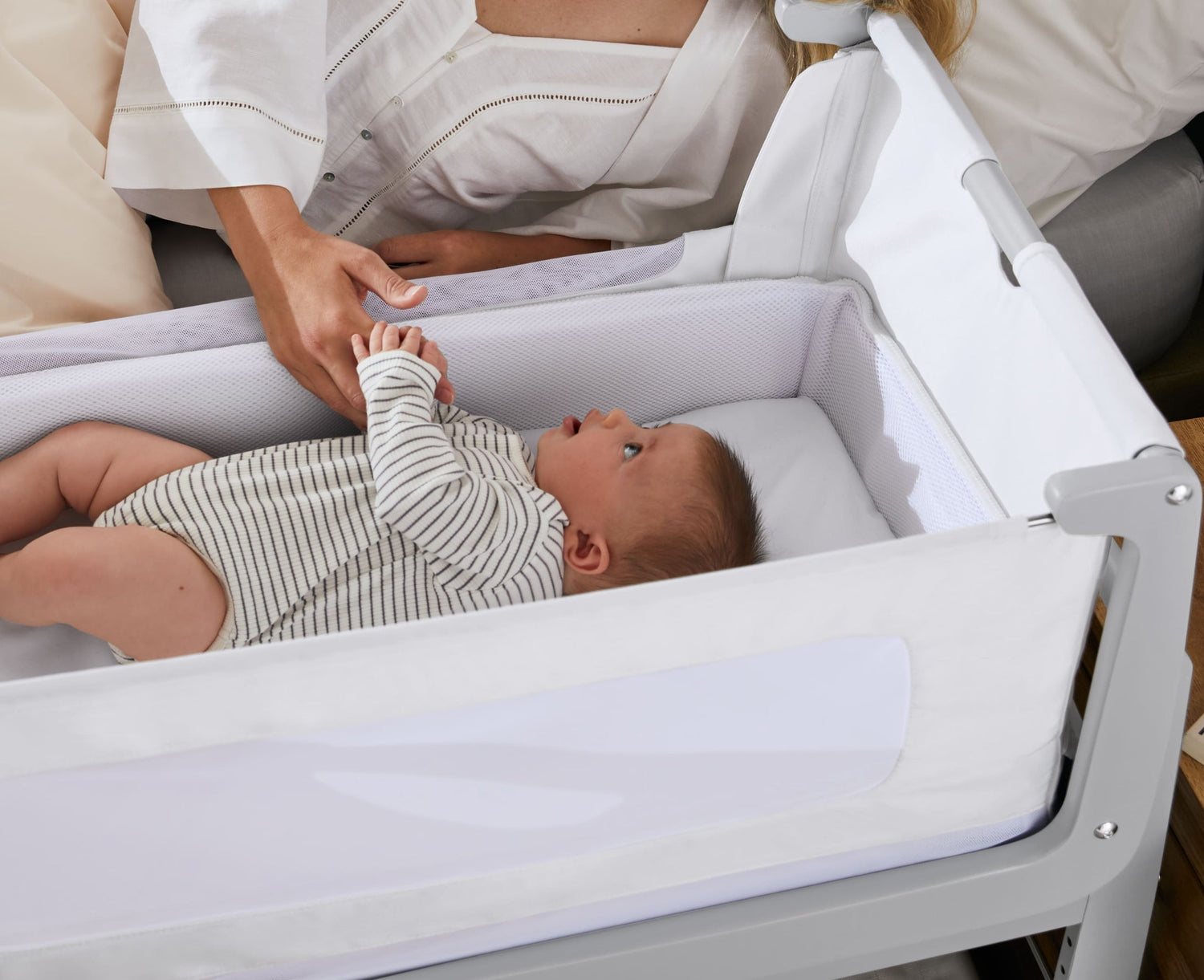 safest bedside bassinet for newborns